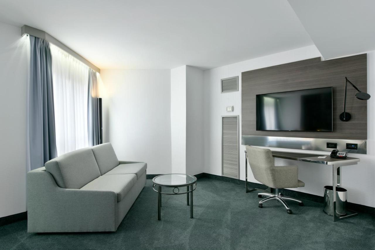Doubletree By Hilton Ottawa Downtown Ξενοδοχείο Εξωτερικό φωτογραφία